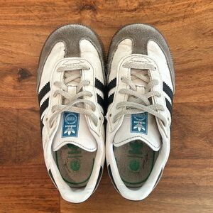 Kids OG sambas! Great condition.